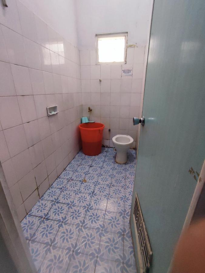 Oyo 90865 Hotel Kusuma Purwakarta Karawang Exterior foto